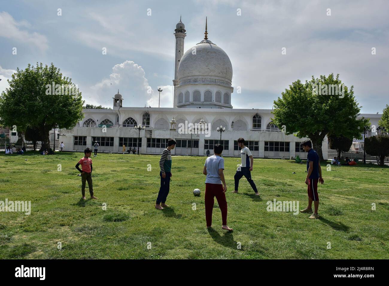 Srinagar, India. 17th Apr, 2022. Kashmiri boys play football at the Hazratbal Shrine during the ongoing month of Ramadan. Muslims throughout the world are marking the month of Ramadan, the holiest month in the Islamic calendar in which devotees fast from dawn till dusk. (Photo by Saqib Majeed/SOPA Images/Sipa USA) Credit: Sipa USA/Alamy Live News Stock Photo
