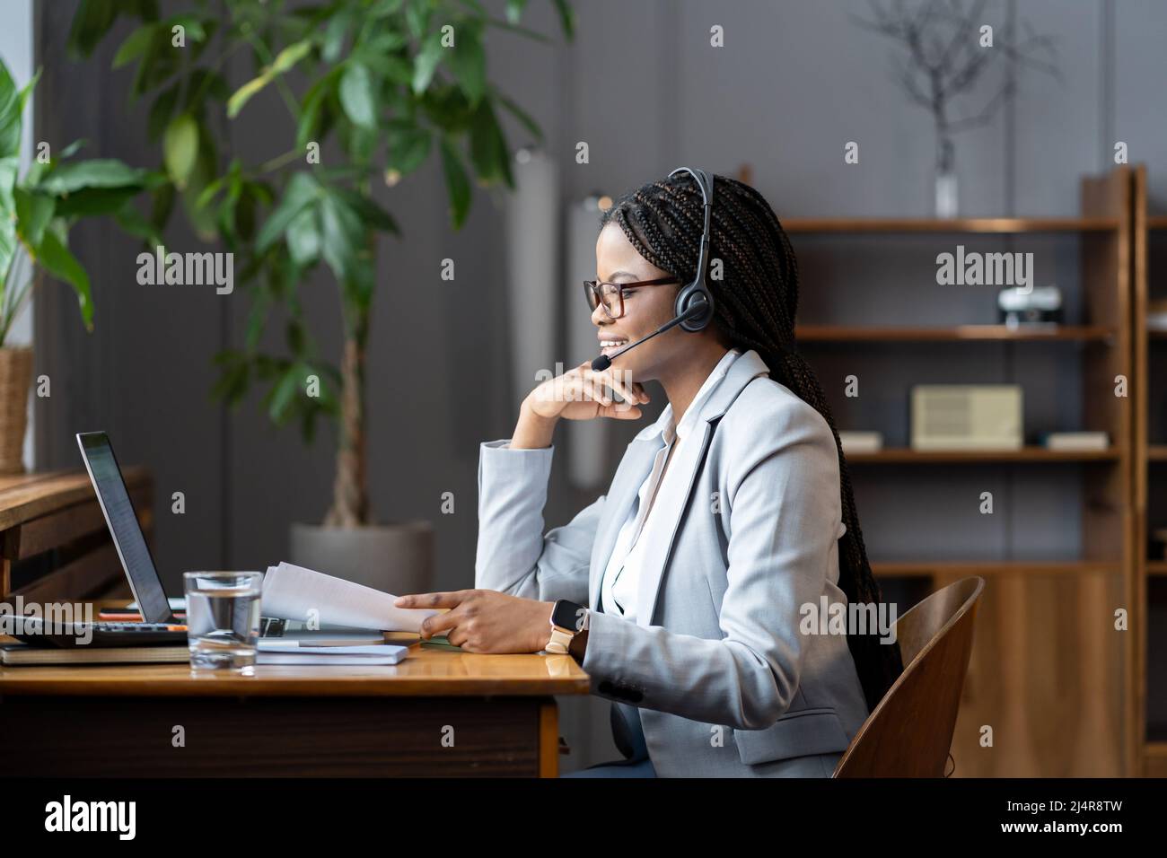 Recruiter hi-res stock photography and images - Alamy
