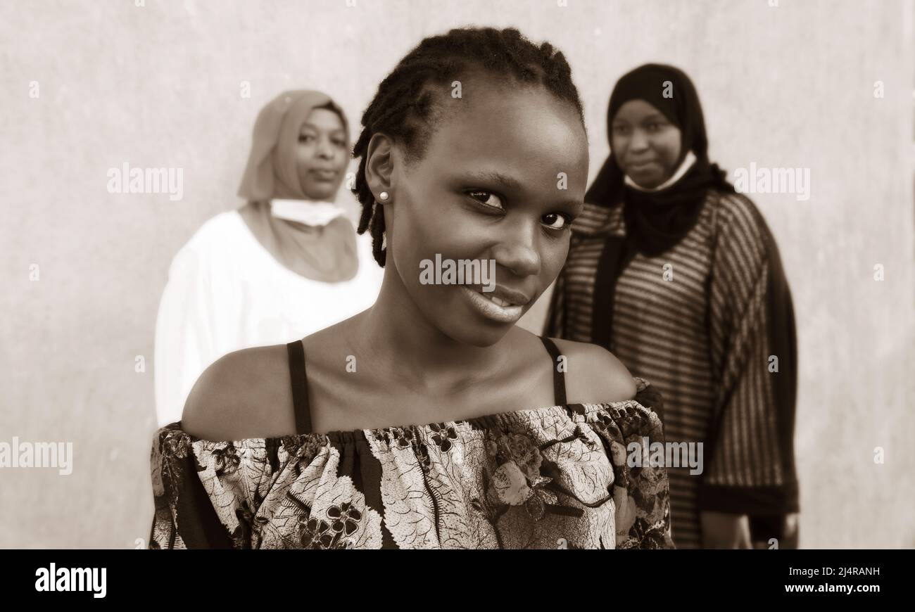 Porträt, Dubai Expo, Weltausstellung, umwerfend  schöne islamische, afrikanische  Frau mit atemberaubenden Blick  auf der Weltausstellung Expo Stock Photo