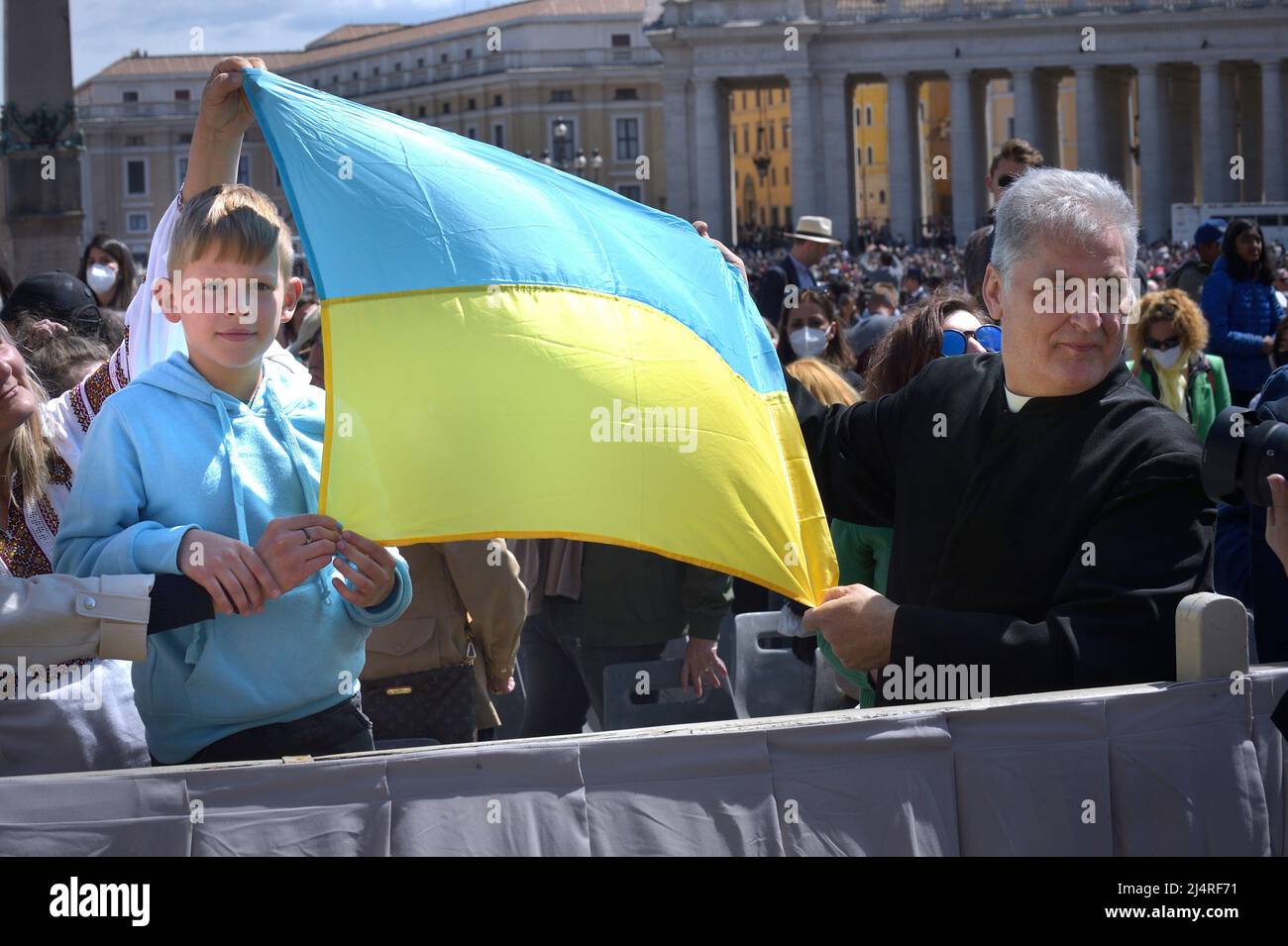 Vatican City, Vatican. 17th Apr, 2022. Ukrainian child in st peter's square with ukrainian flags. Pope Francis waves to the faithful at the end of the Easter Mass in St. Peter's Square on April 17, 2022 in Vatican City, Vatican. Credit: dpa/Alamy Live News Stock Photo