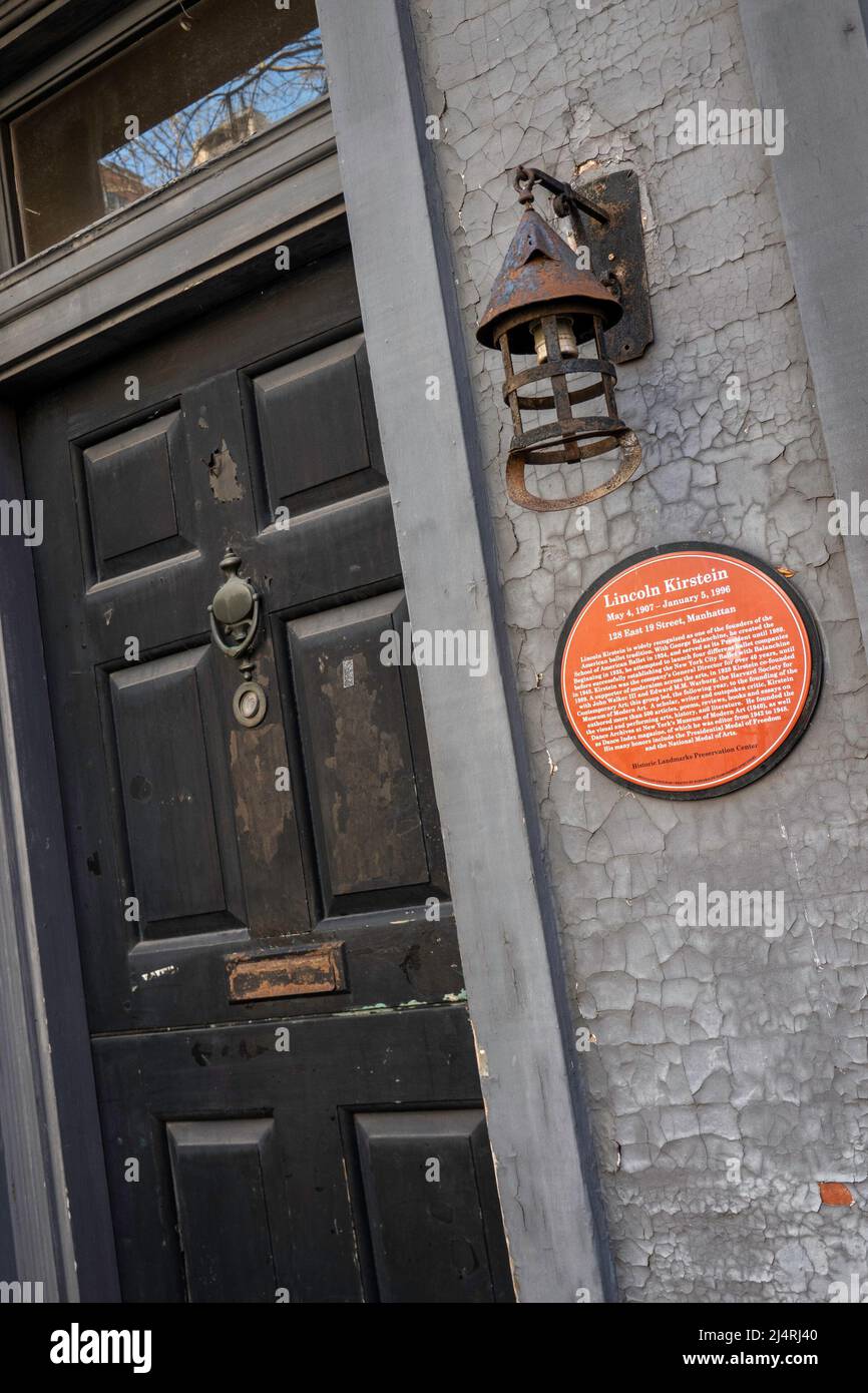 Historic plaque on East 19th Street in the Gramercy Park Historic District, NYC, USA  2022 Stock Photo