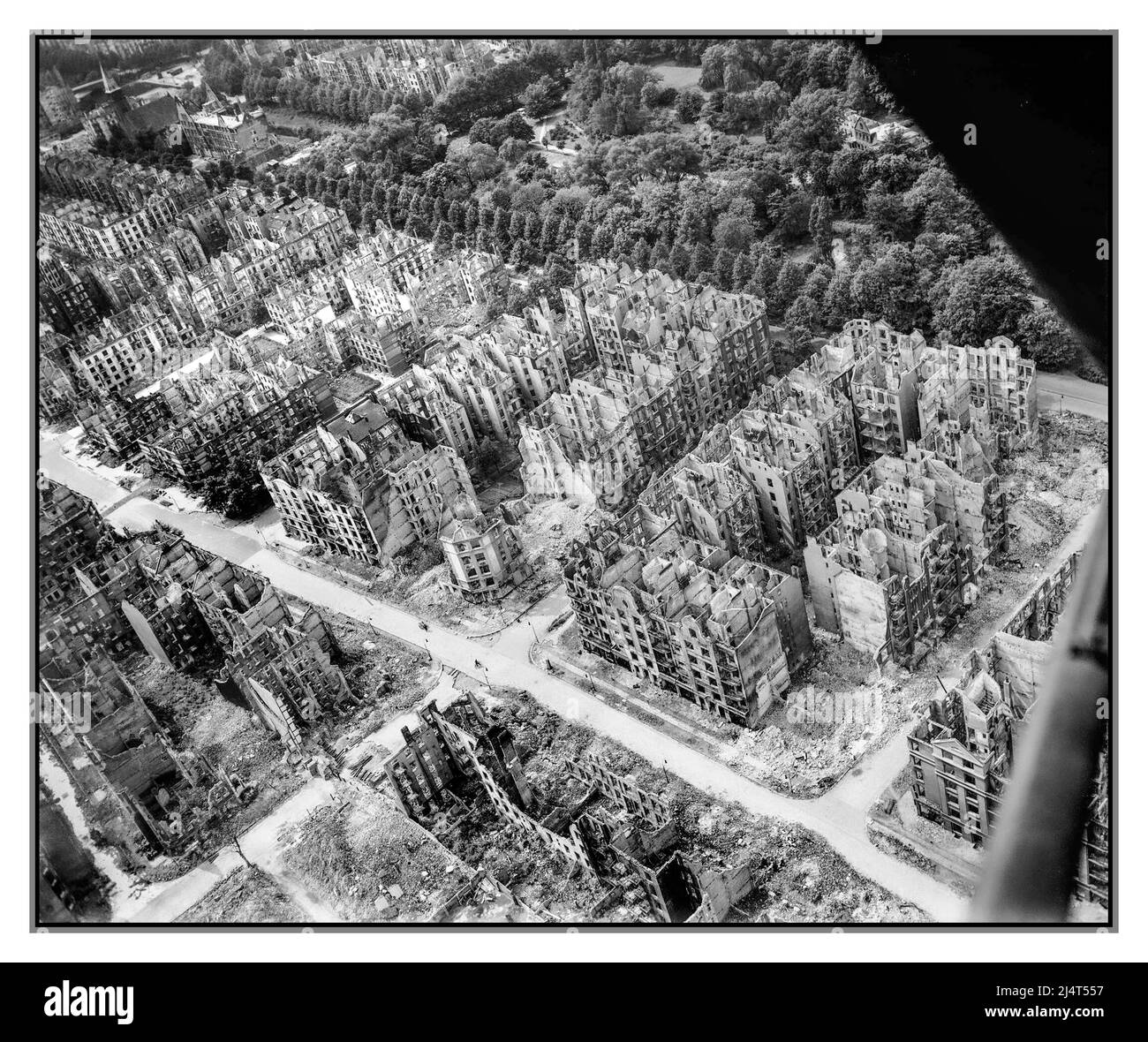 Hamburg bomb damage ww2 royal air force bomber command hires stock photography and images Alamy
