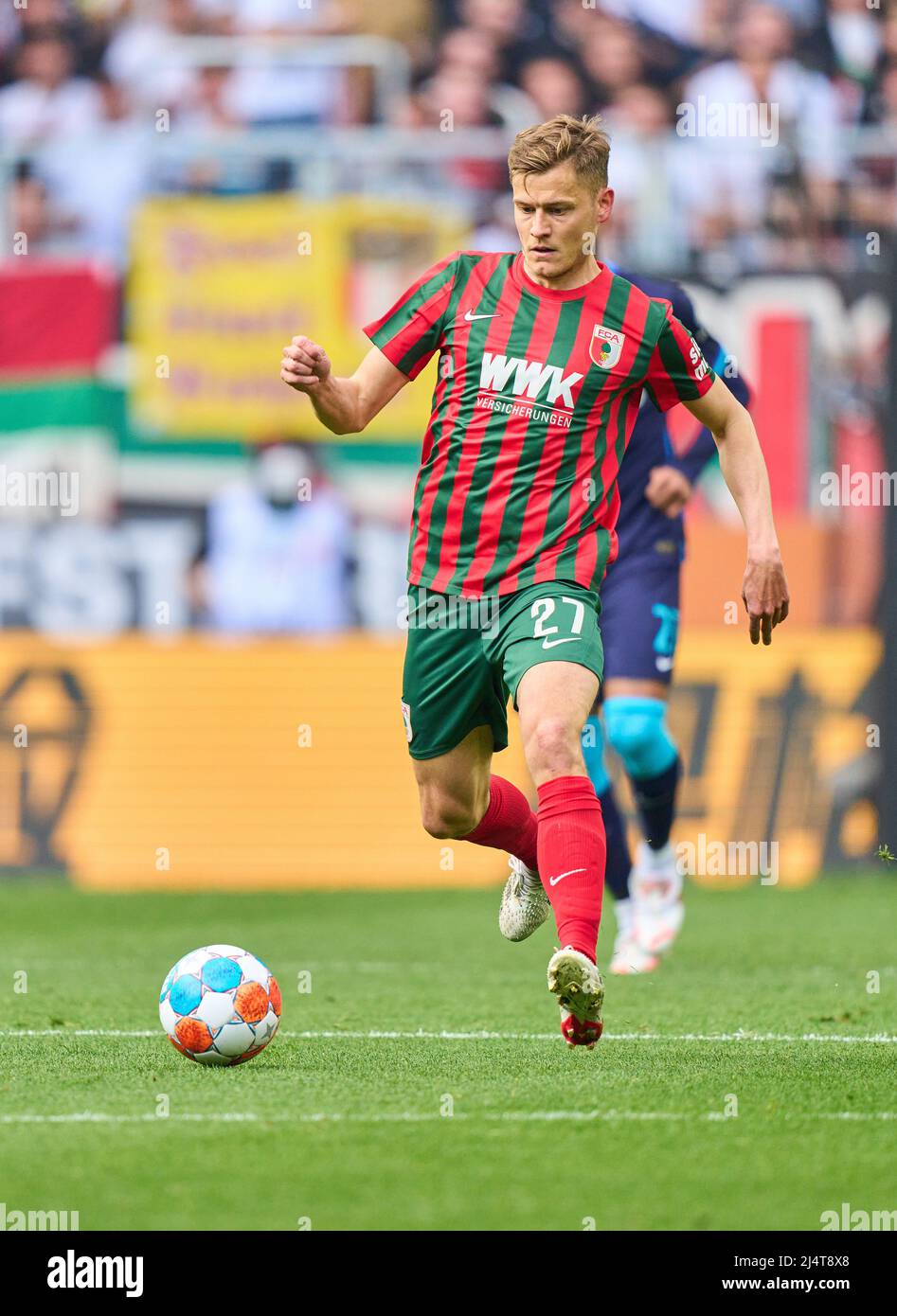 Alfred FINNBOGASON, FCA 27  in the match FC AUGSBURG - HERTHA BSC BERLIN 0-1 1.German Football League on April 16, 2022 in Augsburg, Germany  Season 2021/2022, matchday 30, 1.Bundesliga, 30.Spieltag. © Peter Schatz / Alamy Live News    - DFL REGULATIONS PROHIBIT ANY USE OF PHOTOGRAPHS as IMAGE SEQUENCES and/or QUASI-VIDEO - Stock Photo
