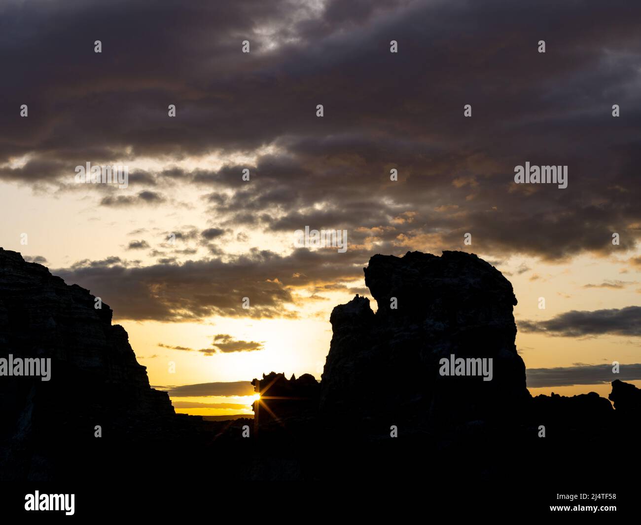 Sunburst highlights the Pillars of Rome in Oregon Stock Photo - Alamy