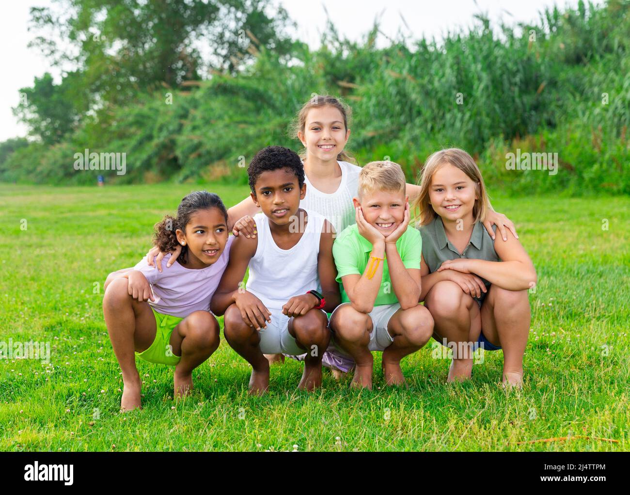 Portrait of five smiling kids posing in a park Stock Photo - Alamy