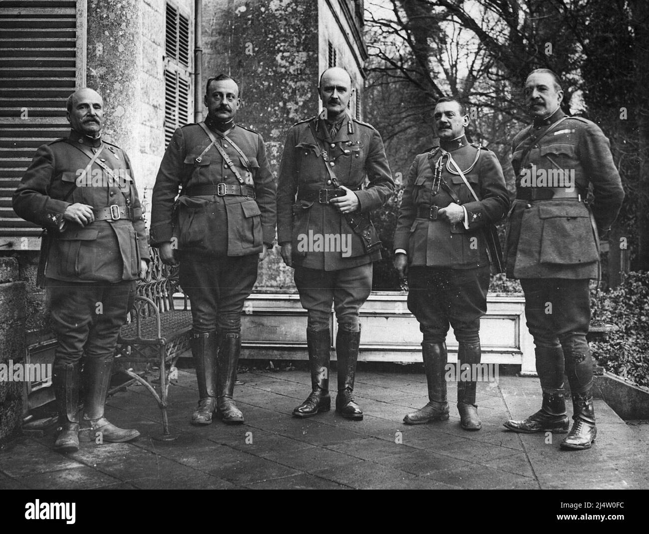 Spanish generals visiting General Sir Edmund Allenby of 3rd amy at Chateau Brias in France. The Spanish include General Primo de Rivera, General Aranaz and also Brigadier-General Martinez Anido Stock Photo