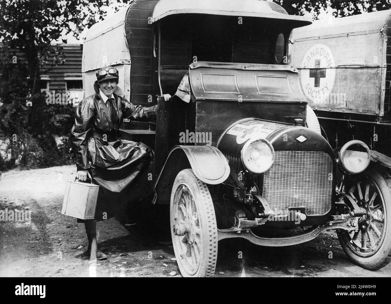 A VAD (Voluntary Aid Detachment) ambulance driver by her ambulance Stock Photo