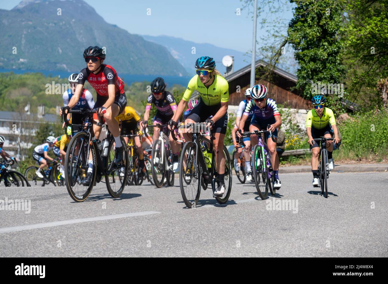 Peloton during the Women's Grand Prix of Chambery 2022, Women's Elite ...