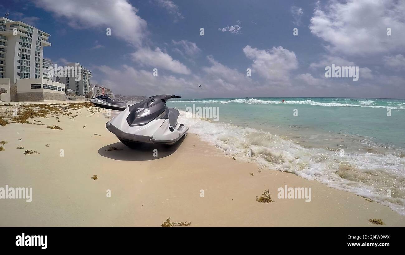 The beach in the resort of Cancun, Mexico Stock Photo - Alamy