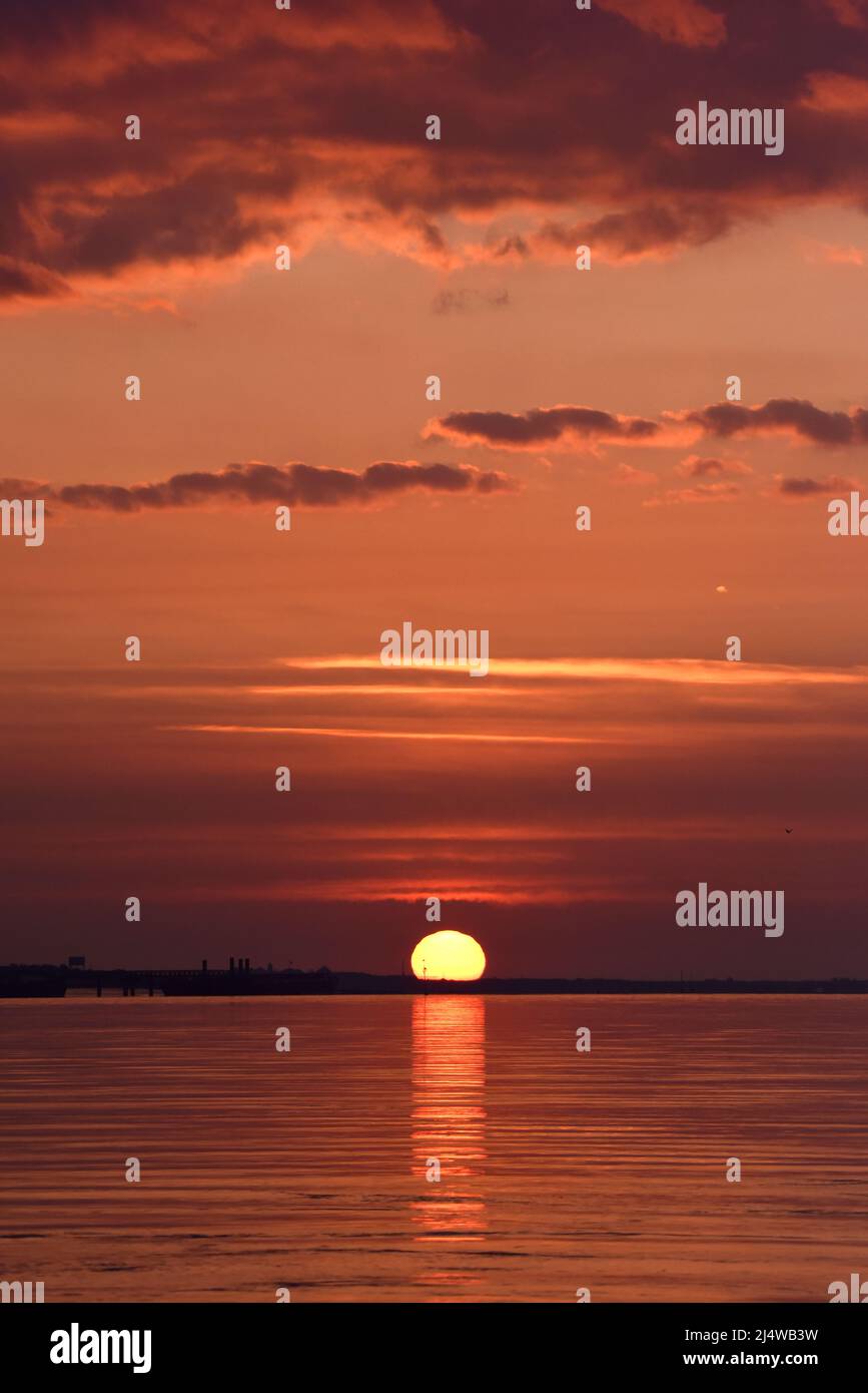 18/04/2022 Gravesend UK The beautiful weather continues over Easter Bank Holiday Monday as the day dawns in the Kent town of Gravesend. The calm water Stock Photo