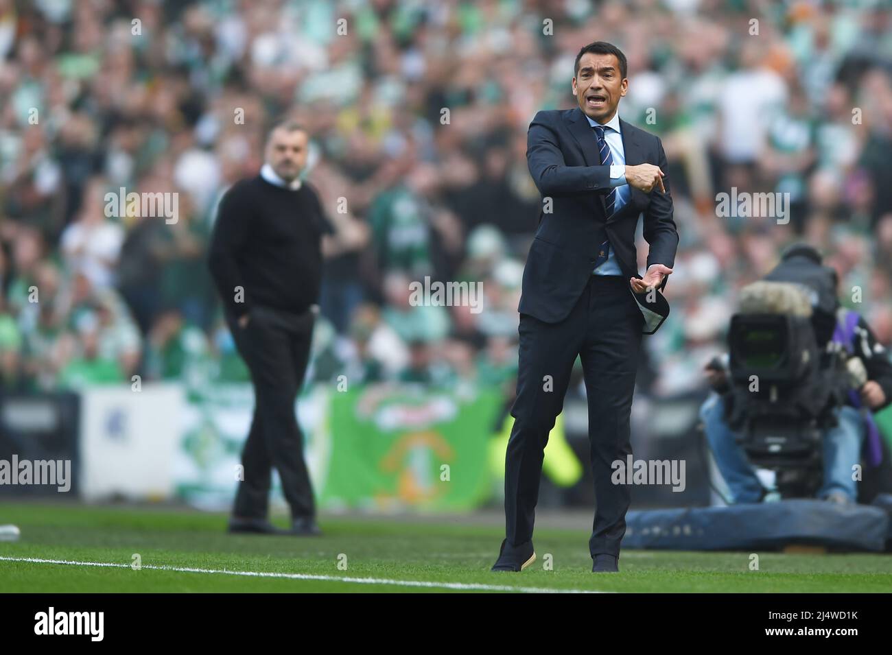 Glasgow, UK. 17th Apr, 2022. Rangers Manager Giovanni van Bronckhorst during the Scottish Cup match at Hampden Park, Glasgow. Picture credit should read: Neil Hanna/Sportimage Credit: Sportimage/Alamy Live News Stock Photo