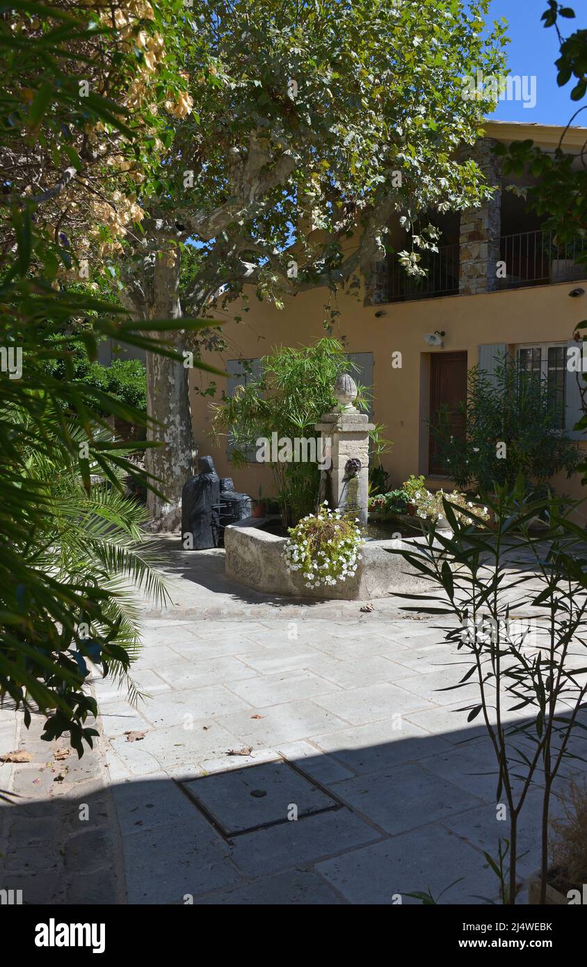 Placette with flowery fountain in Grimaud Stock Photo