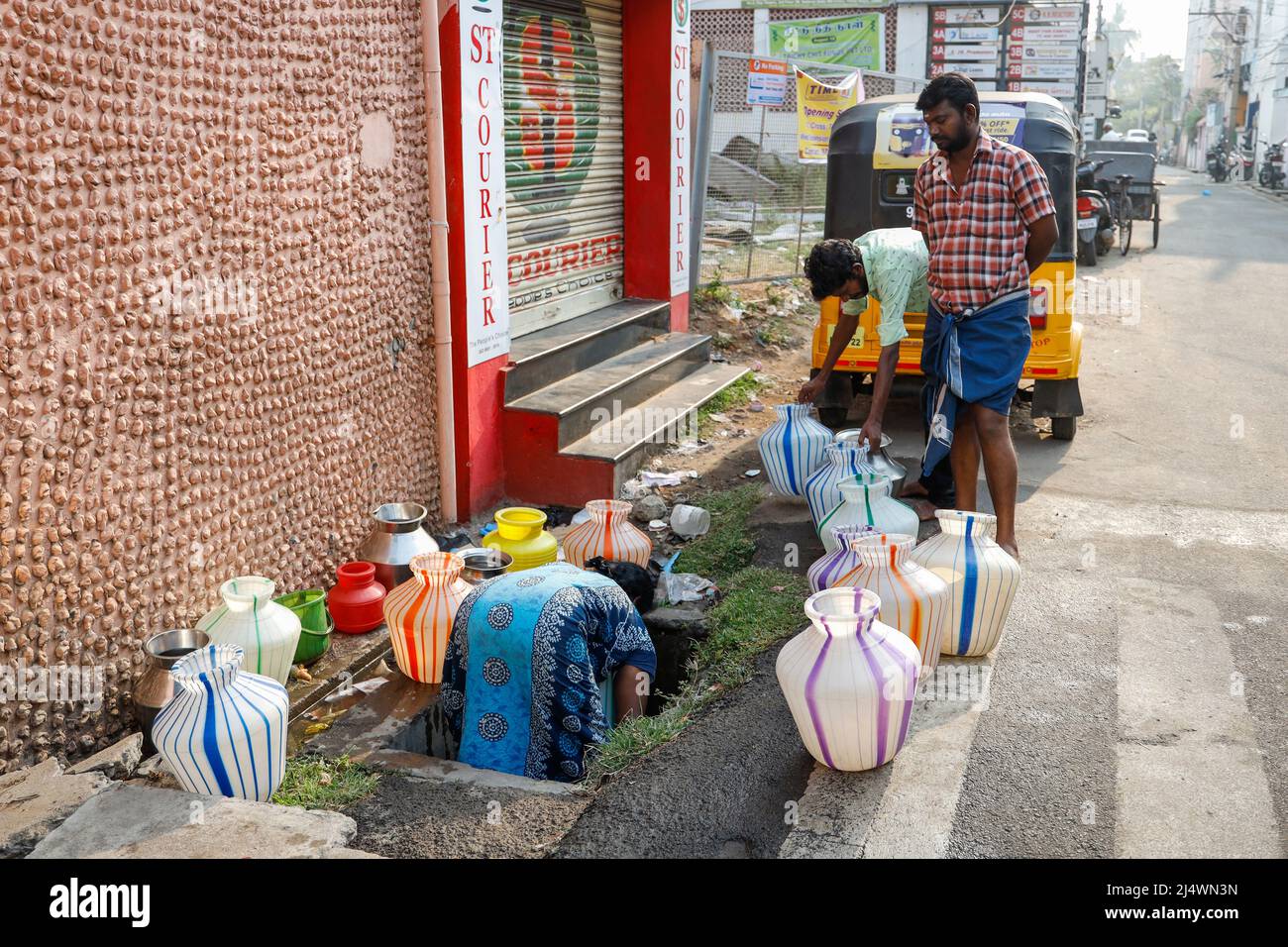 Men And Woman Going To A Public Well To Fill Jugs With Water Trichy 