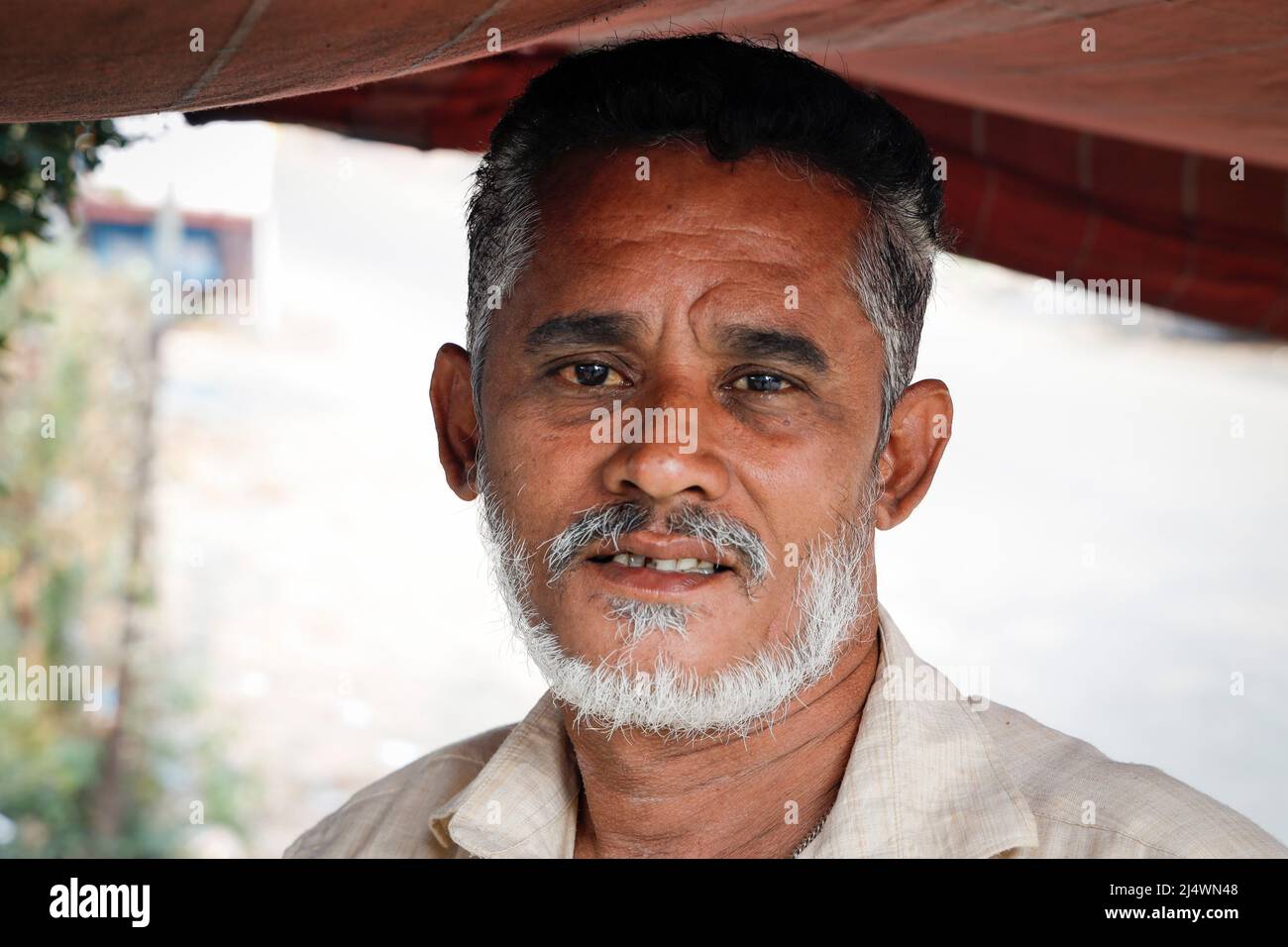 India tamil nadu man looking hi-res stock photography and images - Alamy