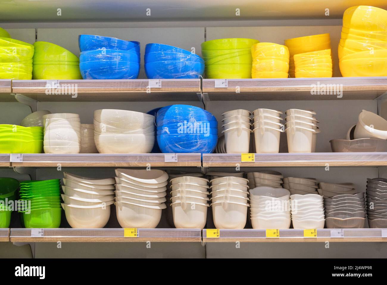 https://c8.alamy.com/comp/2J4WP9R/shelves-in-the-store-with-plastic-storage-bowls-inexpensive-alternative-to-subjects-made-from-natural-materials-set-of-plastic-baskets-and-boxes-in-2J4WP9R.jpg