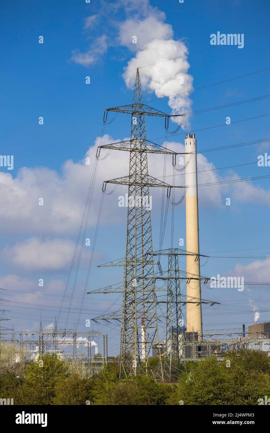 High voltage electricity pylons and power lines near RWE Generation SE waste-to-energy plant, Karnap, Essen, Germany Stock Photo