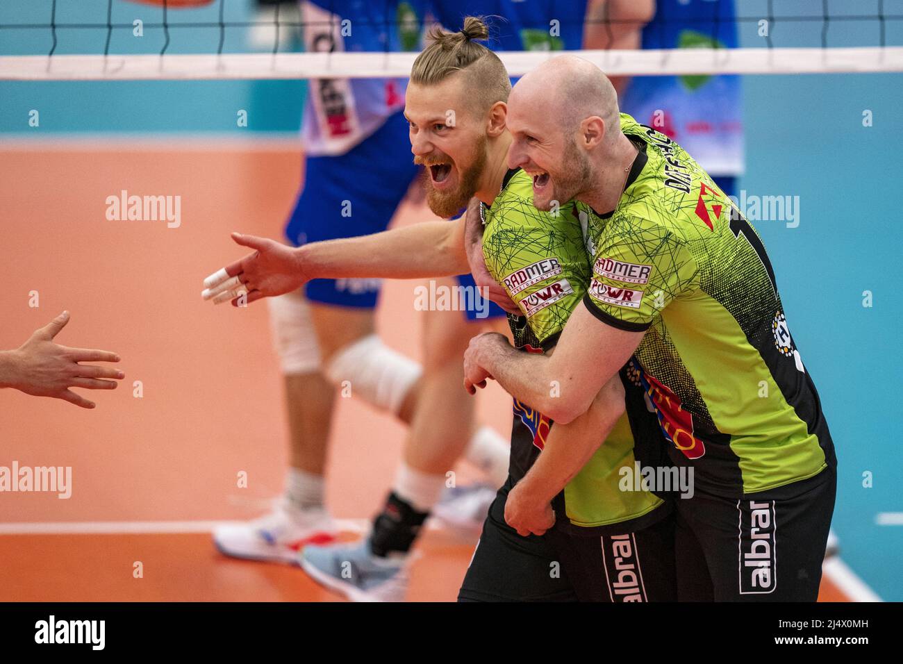 Skyrim uchun shahvoniy ayol Daedra zirh mod