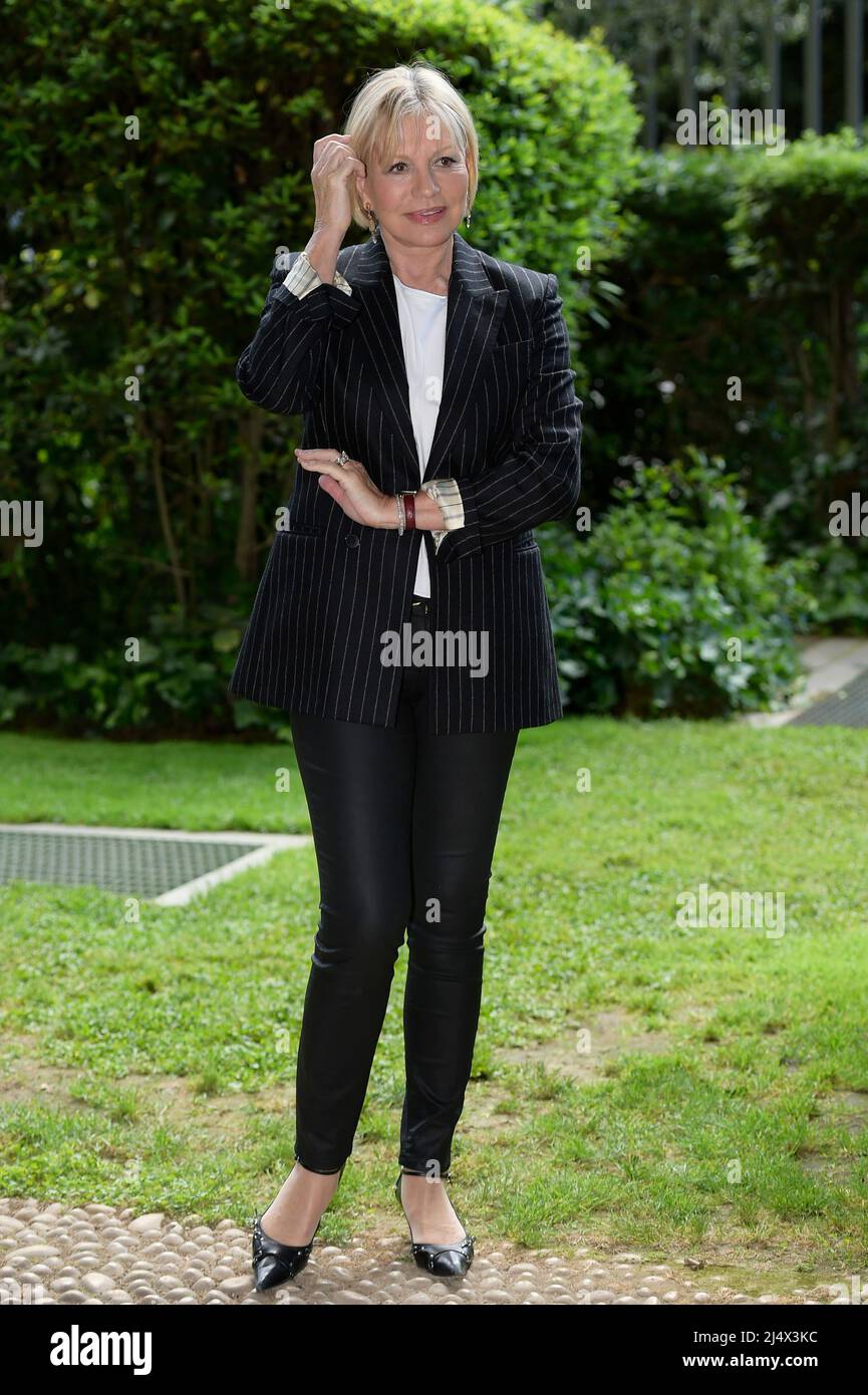 Rome, Italy. 24th Apr, 2014. Catherine Spaak attends at the photocall of the Rai tv program Si può fare at Rai center Viale Mazzini. French-born Belgian-Italian actress and singer Catherine Spaak, muse of post-war Italian comedy, died on Sunday at the age of 77, the Rai television channel of which she was a popular face reported on Monday. Victim in 2020 of a cerebral hemorrhage, she died in a Roman clinic, according to Italian media. (Photo by Mario Cartelli/SOPA Images/Sipa USA) Credit: Sipa USA/Alamy Live News Stock Photo