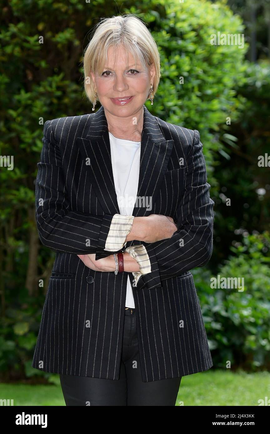 Rome, Italy. 24th Apr, 2014. Catherine Spaak attends at the photocall of the Rai tv program Si può fare at Rai center Viale Mazzini. French-born Belgian-Italian actress and singer Catherine Spaak, muse of post-war Italian comedy, died on Sunday at the age of 77, the Rai television channel of which she was a popular face reported on Monday. Victim in 2020 of a cerebral hemorrhage, she died in a Roman clinic, according to Italian media. (Photo by Mario Cartelli/SOPA Images/Sipa USA) Credit: Sipa USA/Alamy Live News Stock Photo