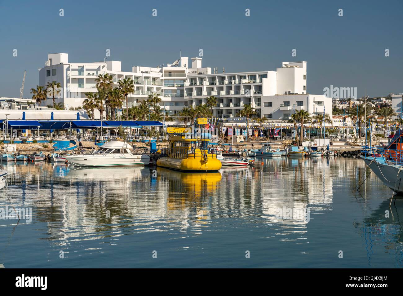 Fischerboote und Ausflugsboote im Hafen von Agia Napa, Zypern, Europa  |  Fishing boats and excursion boats at the harbour of Ayia Napa, Cyprus, Europ Stock Photo