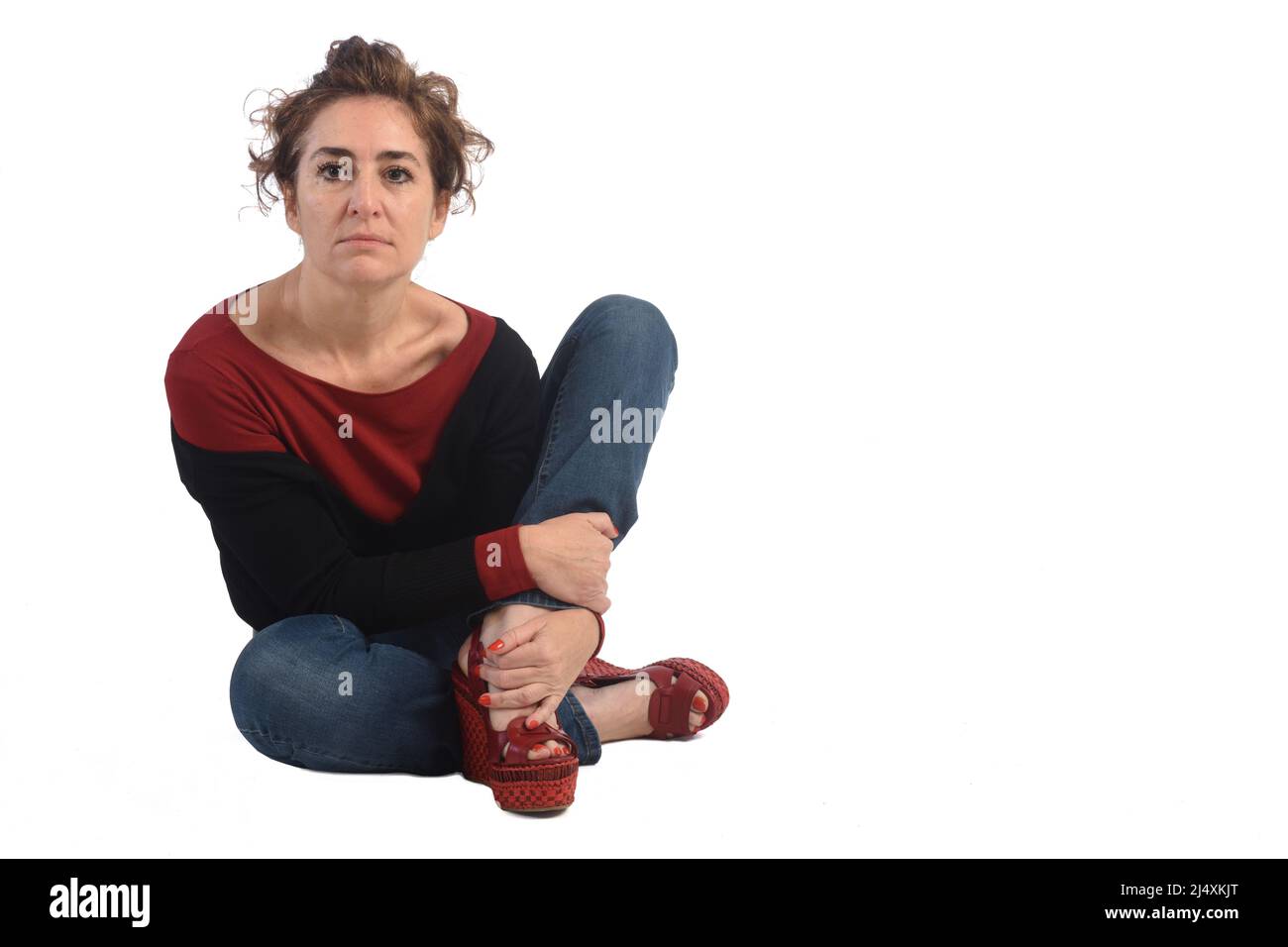 woman sitting on the floor on white background Stock Photo - Alamy