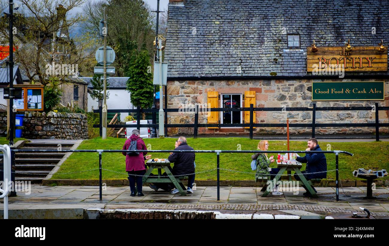 People eating outdoors in Fort Augustus beside the Caledonian Canal, Scotland Stock Photo