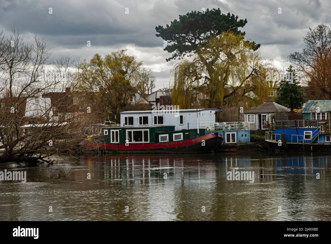Canal narrow houseboats on English canal river Stock Photo Alamy