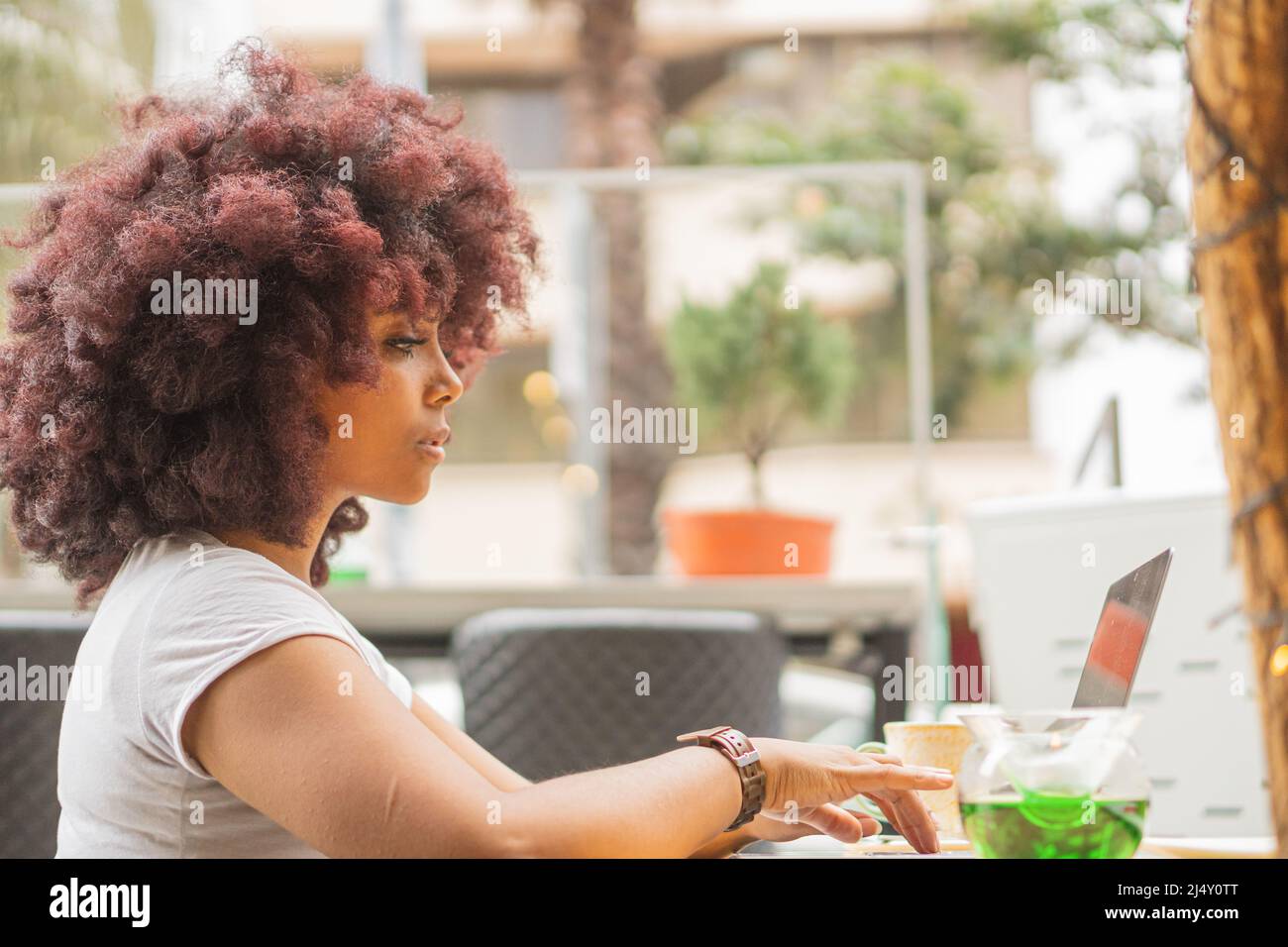 Young Afro woman in a coffee shop working online Stock Photo - Alamy