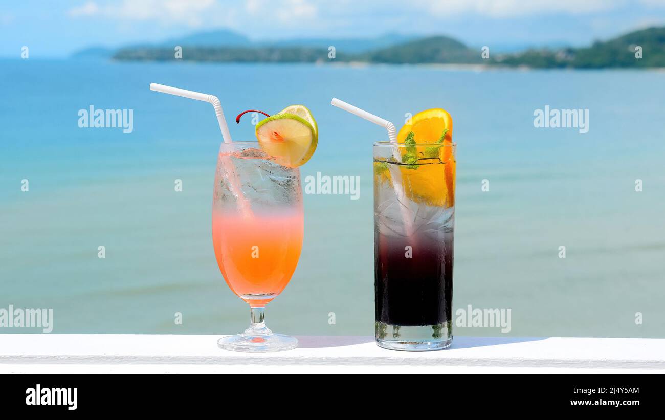 Cocktail on tropical beach hi-res stock photography and images - Alamy