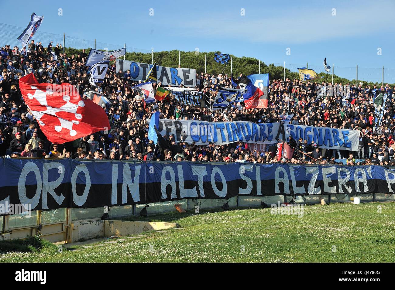 Como, Italy. 04th Dec, 2021. Fans of Como during Como 1907 vs AC Pisa,  Italian soccer Serie B match in Como, Italy, December 04 2021 Credit:  Independent Photo Agency/Alamy Live News Stock Photo - Alamy