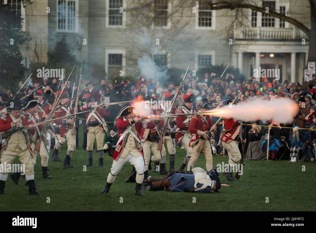 Reenactment of the Battle of Lexington, 18 April 2022.  Lexington Minute Men Reenact the battle of Lexington, Massachusetts.  Known as the shot heard around the world and the start of the American Revolution against the British in 1775. Credit: Chuck Nacke/Alamy Live News Stock Photo