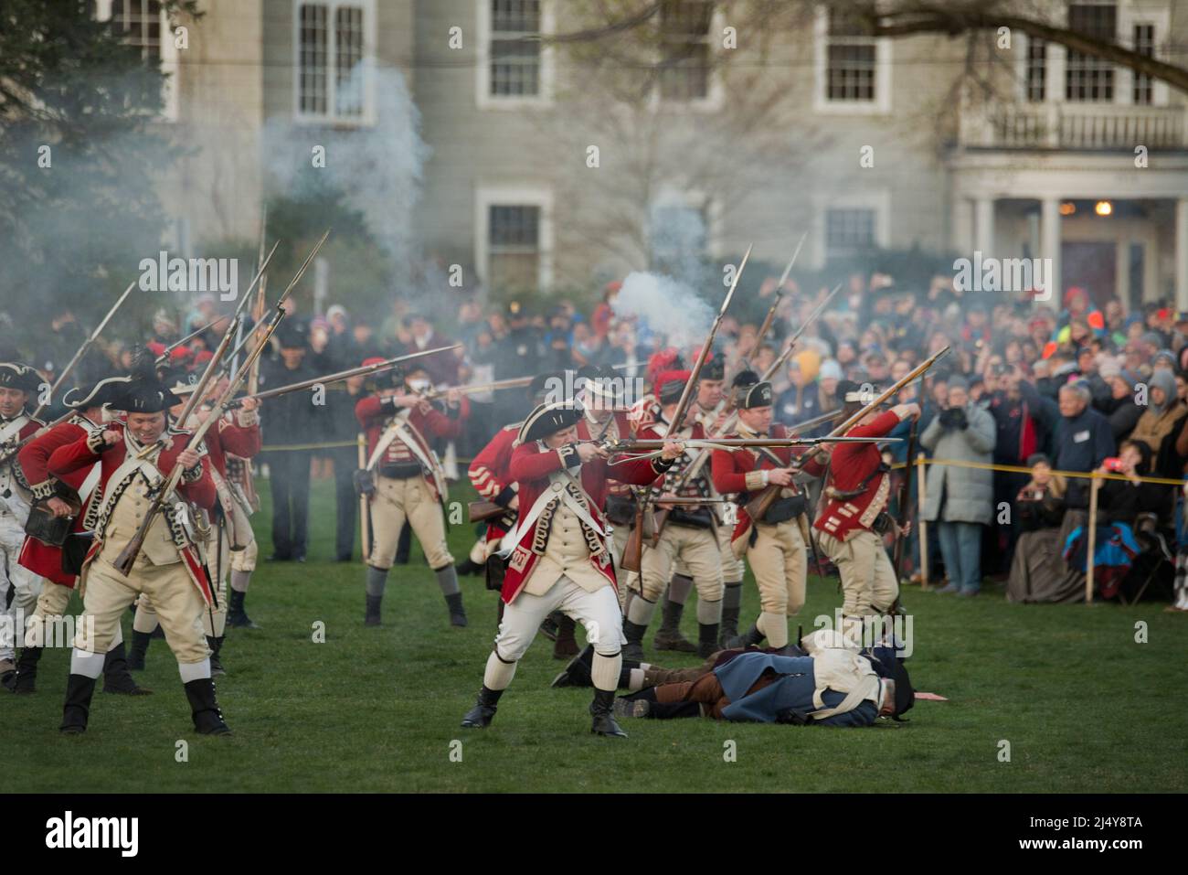 Reenactment of the Battle of Lexington, 18 April 2022.  Lexington Minute Men Reenact the battle of Lexington, Massachusetts.  Known as the shot heard around the world and the start of the American Revolution against the British in 1775. Credit: Chuck Nacke/Alamy Live News Stock Photo