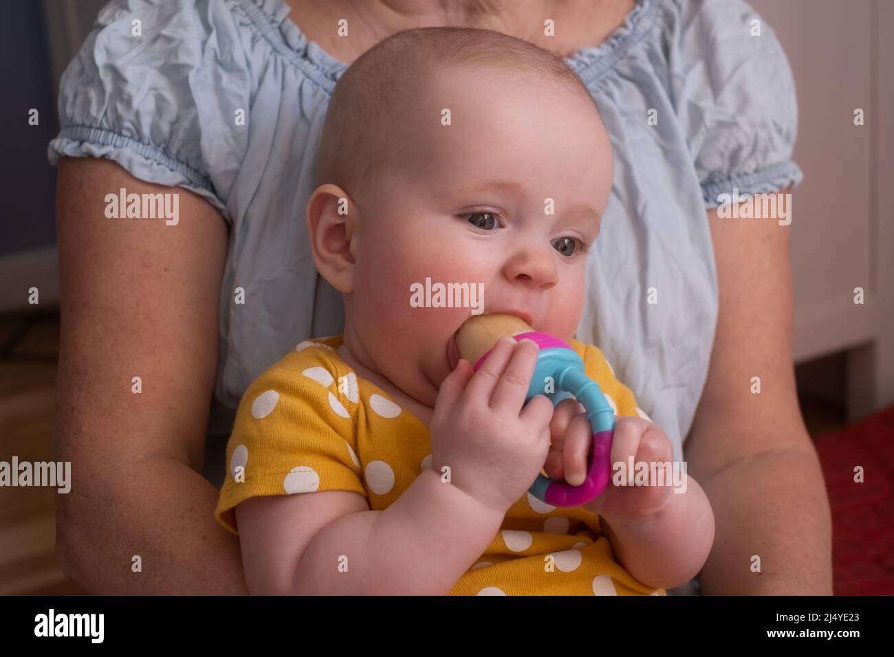 Couple newborn baby girl hi-res stock photography and images - Page 3 -  Alamy, image size:1300x956