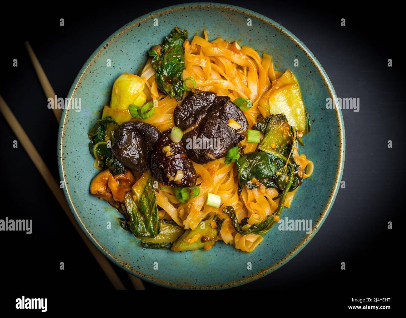 Rice noodles with mushrooms and bok choy Stock Photo - Alamy