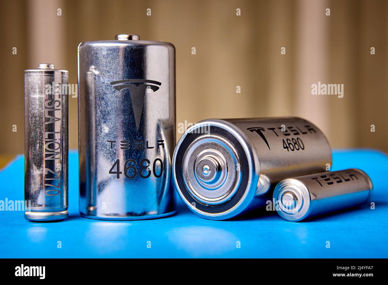 2170 battery cell hi-res stock photography and images - Alamy