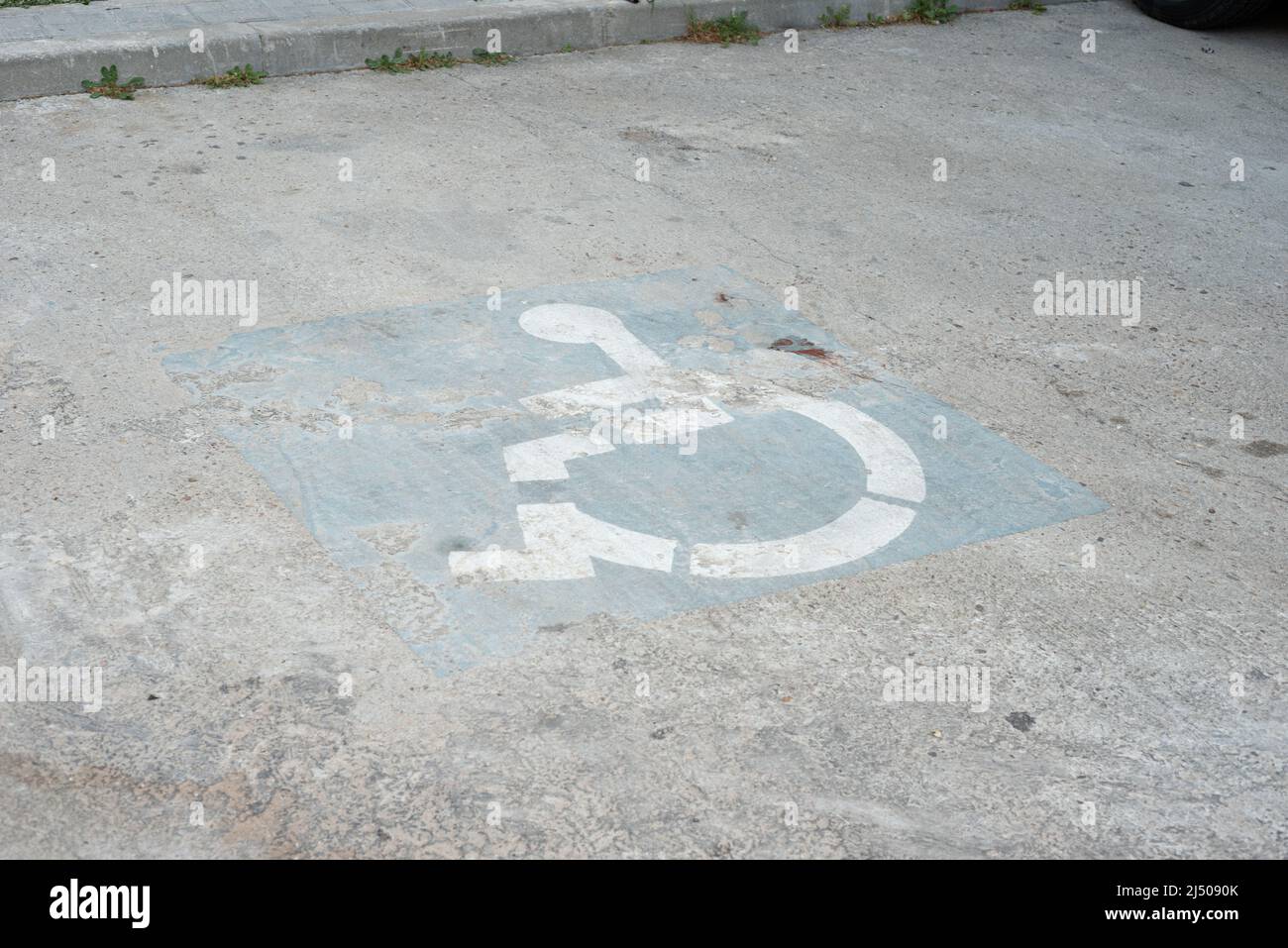 Wheelchair access sign outside hi res stock photography and images Alamy