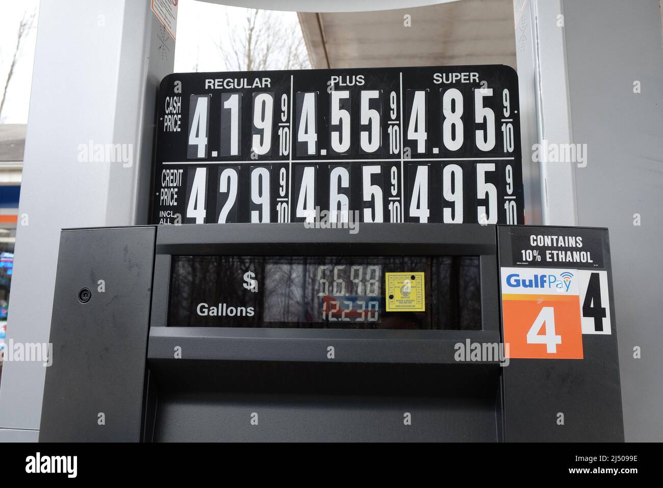 Prices gulf gas station in hires stock photography and images Alamy