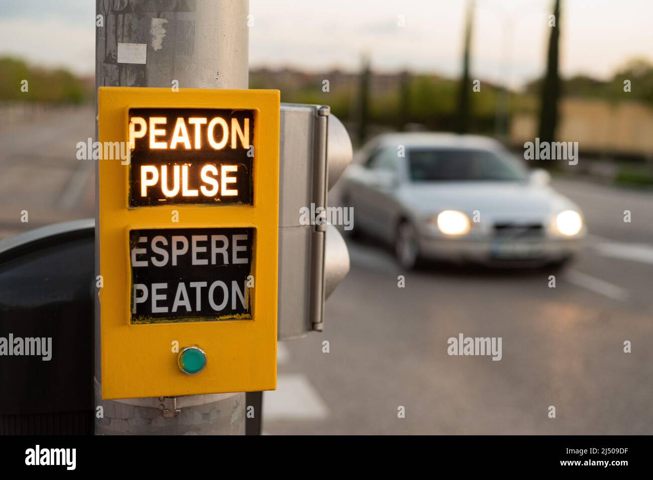 pedestrian buttons at crosswalks Stock Photo Alamy