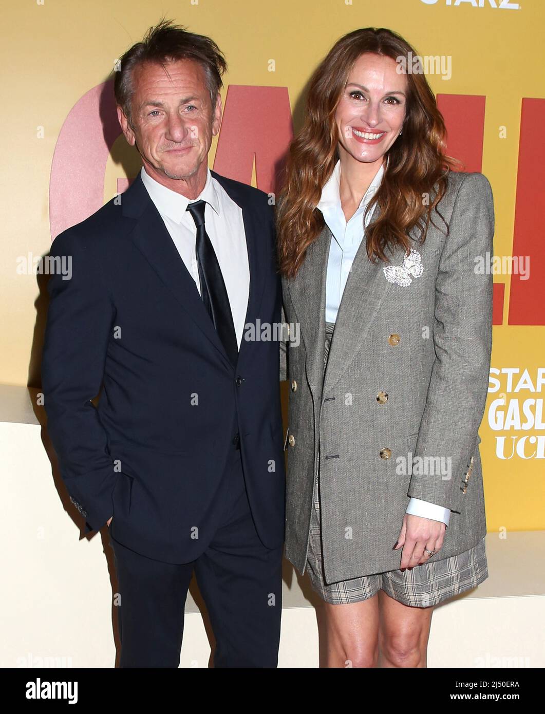 Sean Penn and Julia Roberts attending the 'Gaslit' New York Premiere(02)