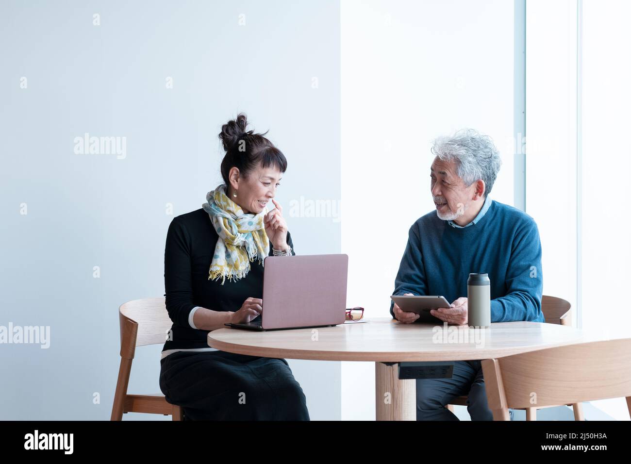 Man and Woman Having a Meeting Stock Photo - Alamy
