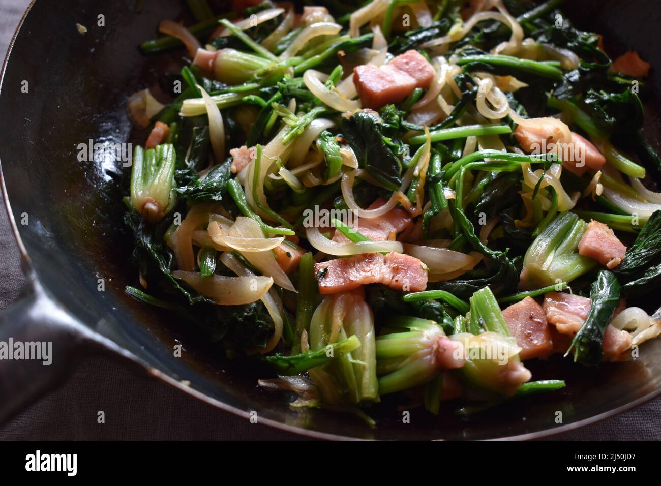 Stir-fried Spinach and Bacon Stock Photo - Alamy
