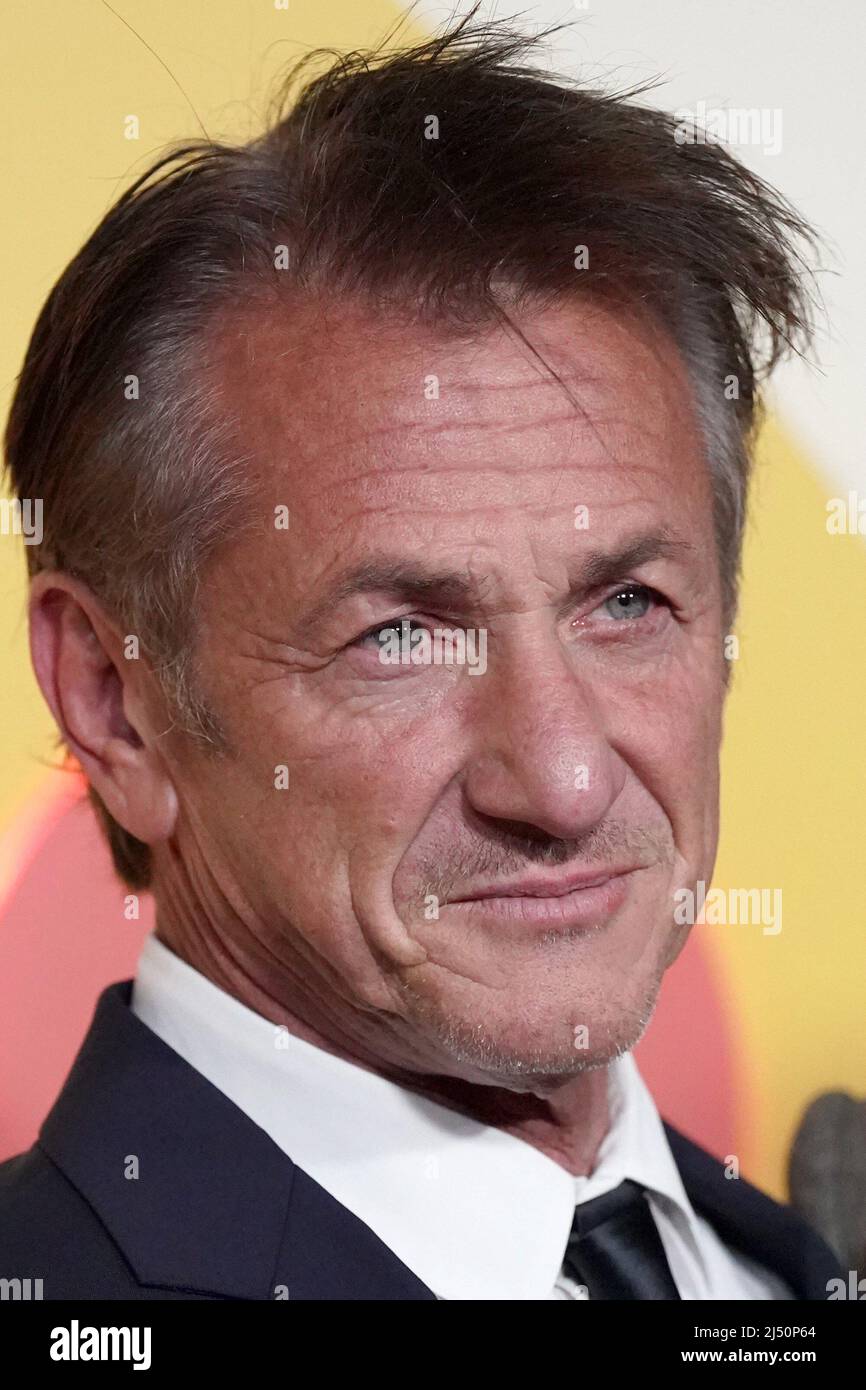 New York, NY, USA. 18th Apr, 2022. Sean Penn, Julia Roberts at arrivals for GASLIT Premiere, The Mark Hotel, New York, NY April 18, 2022. Credit: Kristin Callahan/Everett Collection/Alamy Live News Stock Photo