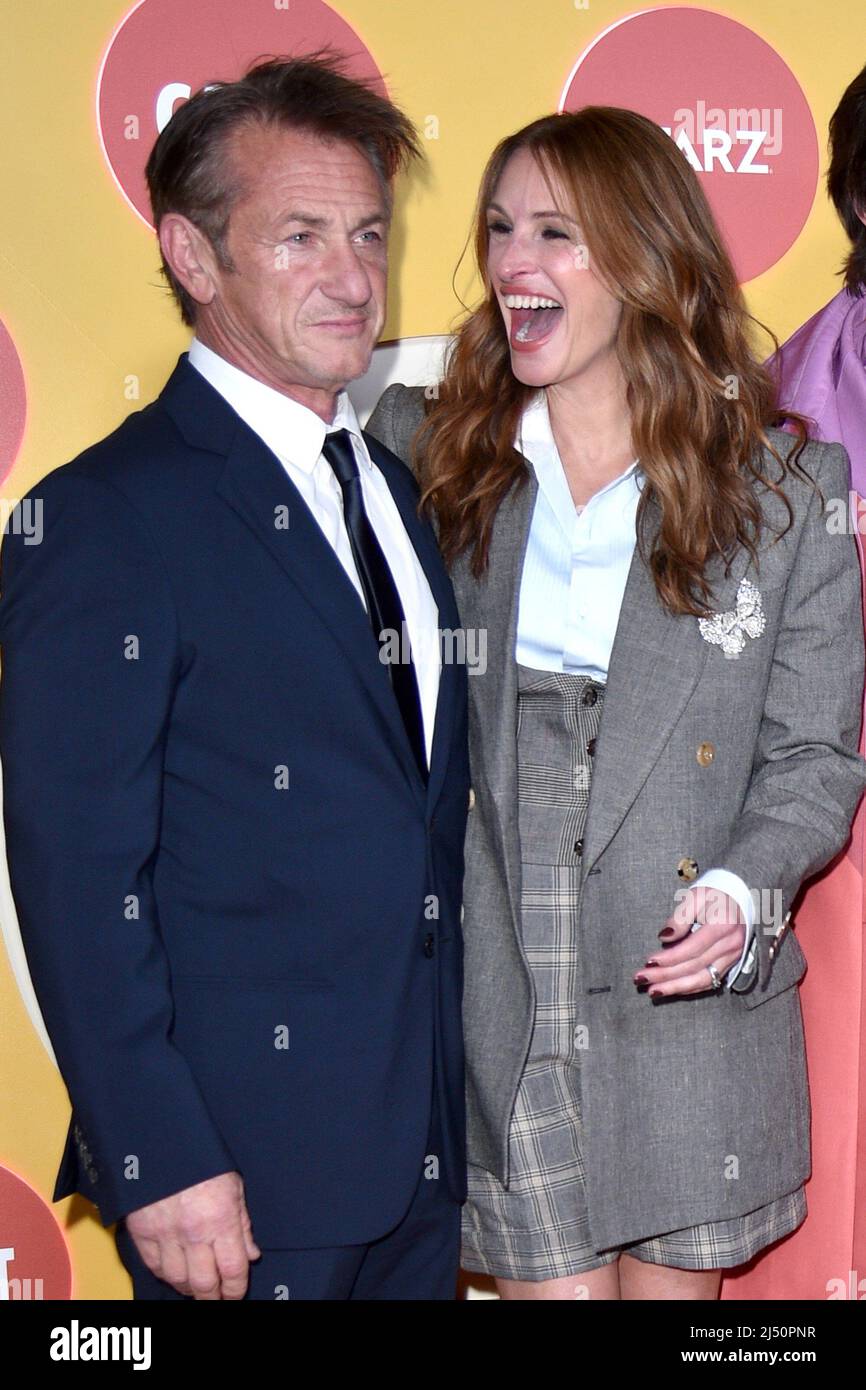 New York, NY, USA. 18th Apr, 2022. Sean Penn, Julia Roberts at arrivals for GASLIT Premiere, The Mark Hotel, New York, NY April 18, 2022. Credit: Kristin Callahan/Everett Collection/Alamy Live News Stock Photo