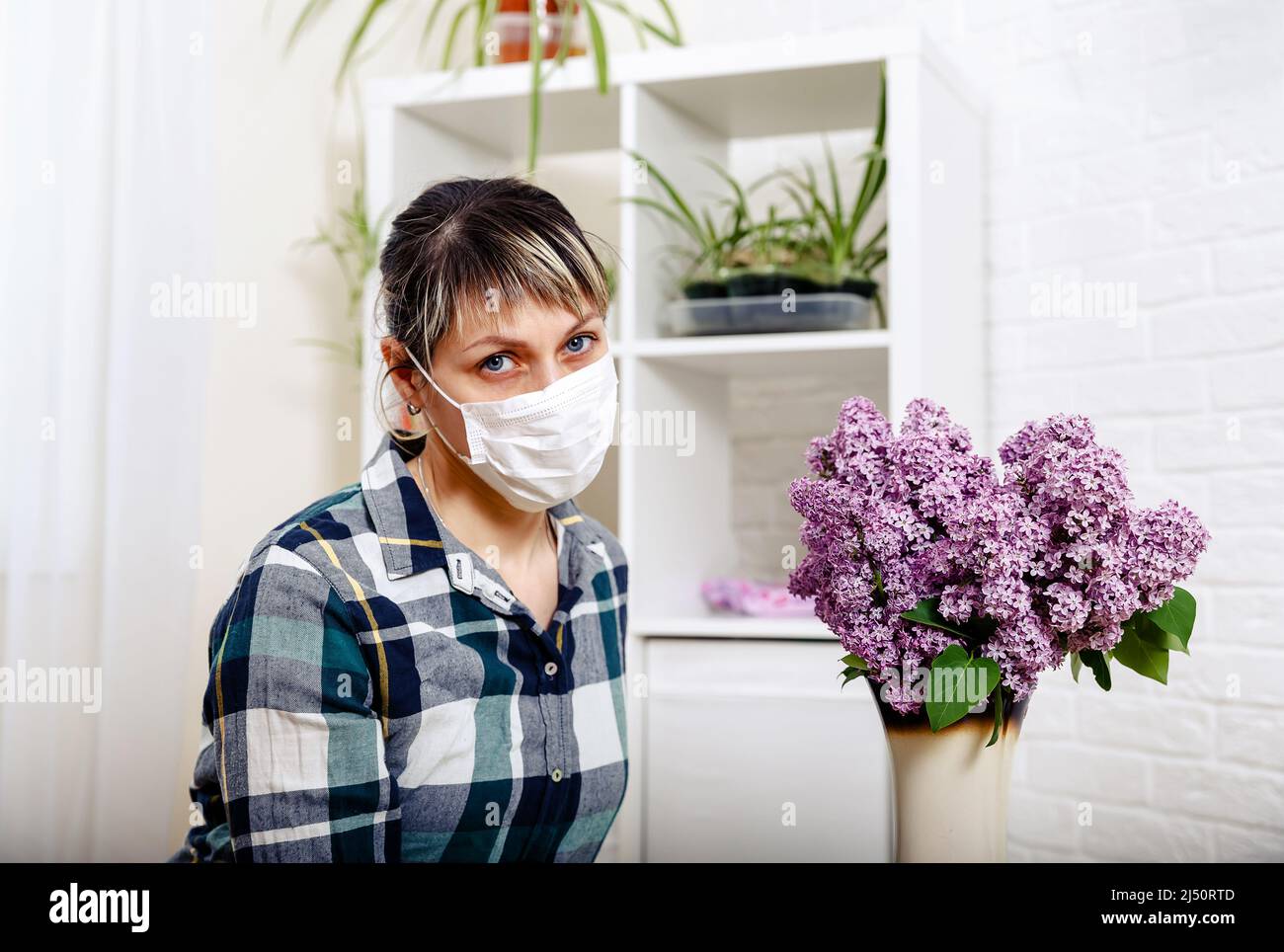 Pollen allergy. Woman has a runny nose having flowers pollen allergy Stock Photo Alamy