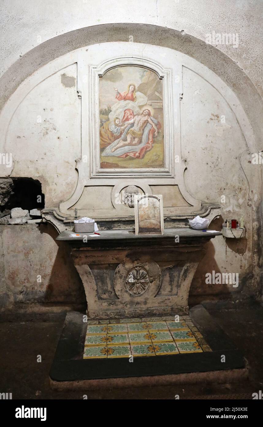 Napoli - Altare della cripta di Santa Luciella Stock Photo