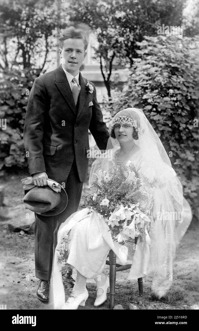 Young couple in their wedding outfits on their wedding day in the 1930s Stock Photo