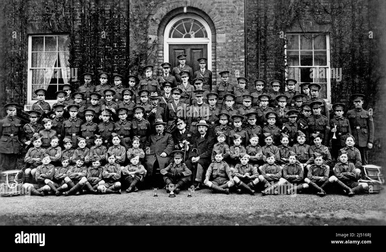 1939. School army corps, prior to the start of the great war. Including bandsmen, pardre and commanding officers. Stock Photo