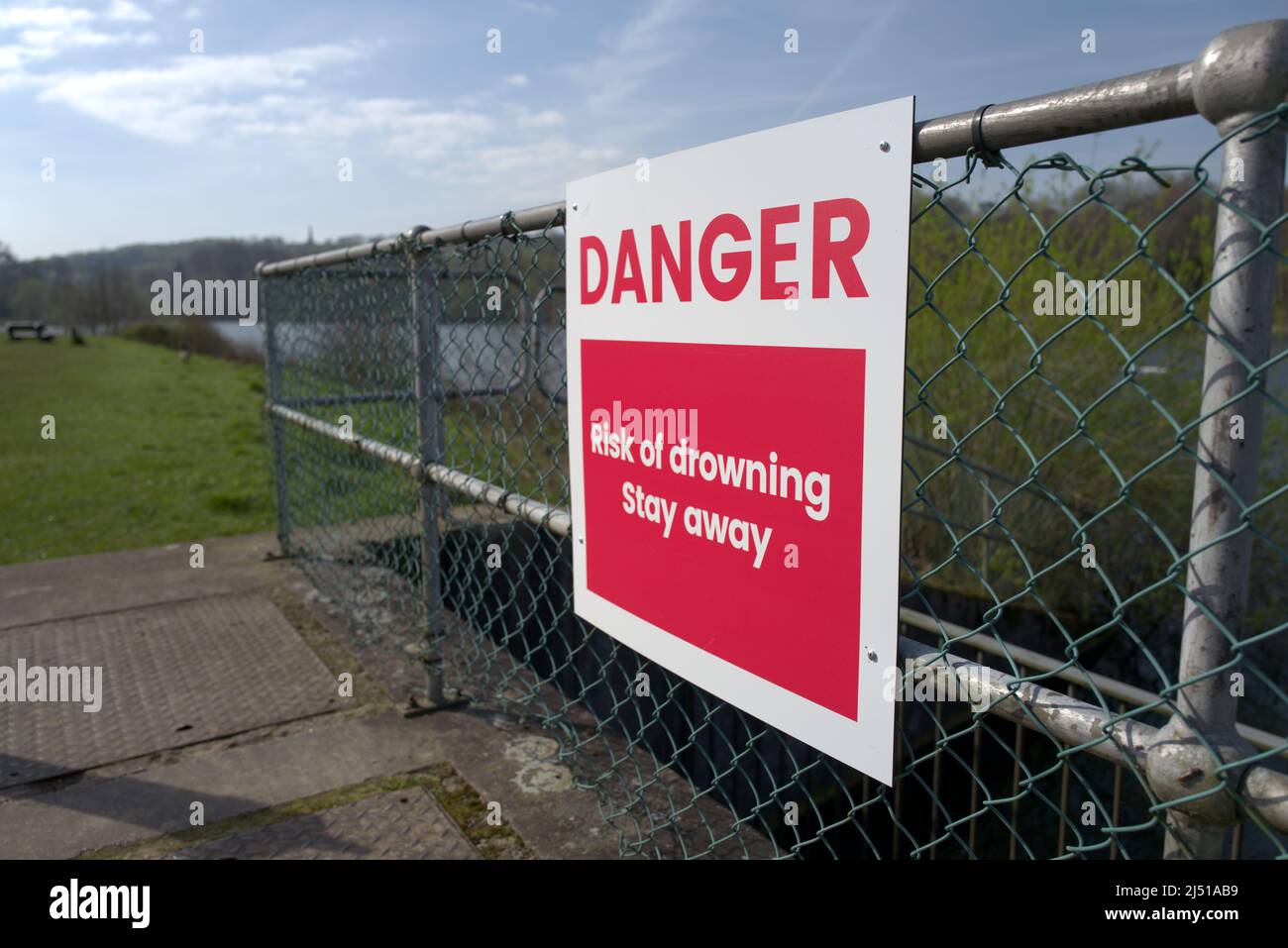 Risk of drowning sign hi-res stock photography and images - Alamy