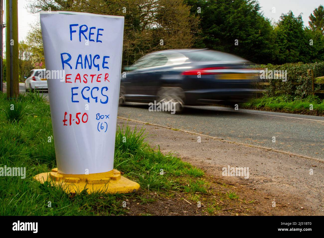 Free Range Easter Eggs £1.50 per half dozen roadside farm sign in Chorley UK Stock Photo