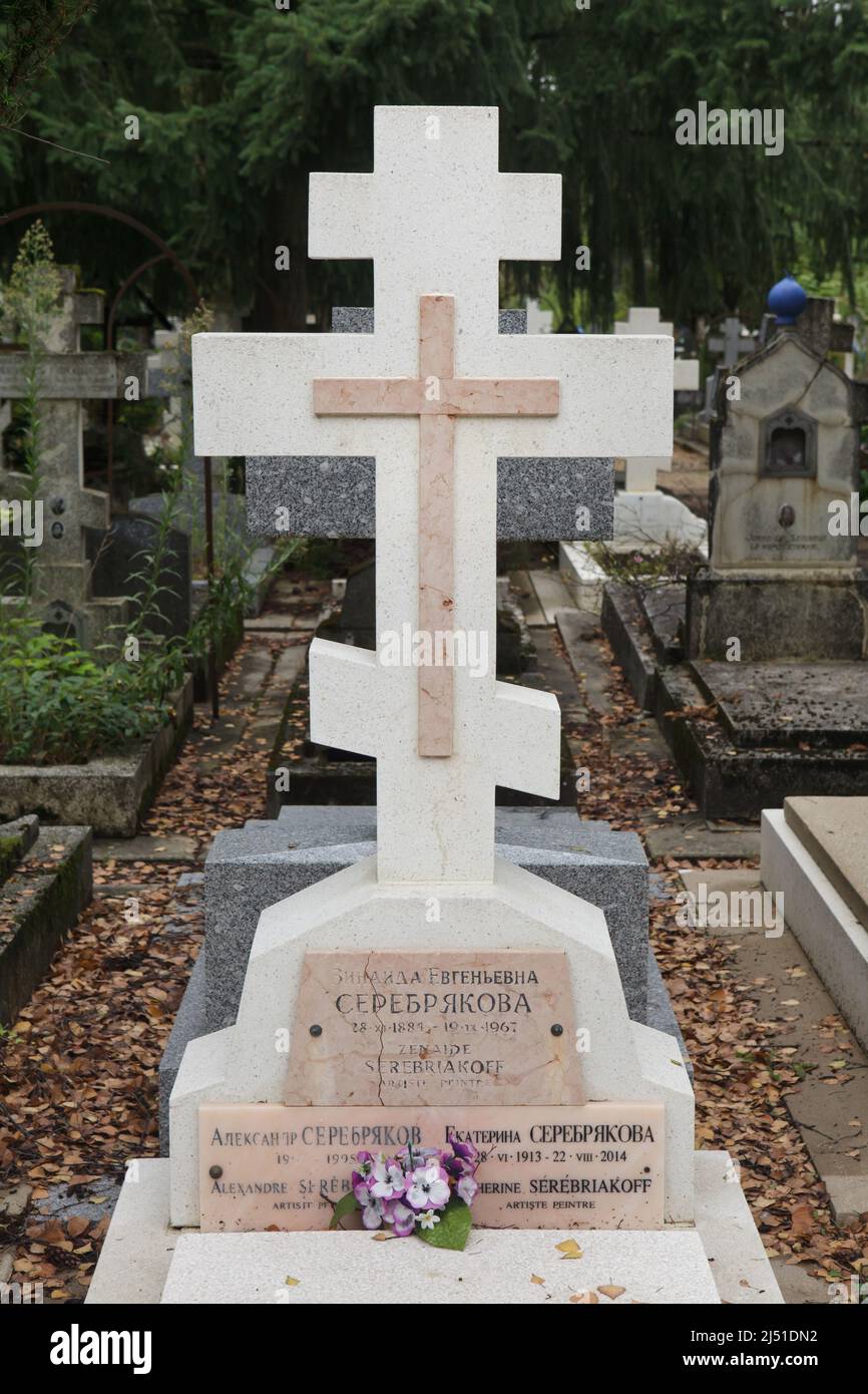 Grave of the Russian painter Zinaida Serebriakova (1884-1967) at the Russian Cemetery in Sainte-Geneviève-des-Bois (Cimetière russe de Sainte-Geneviève-des-Bois) near Paris, France. Her son Alexandre (1907-1995) and her daughter Catherine Serebriakoff (1913-2014) who also were painters are buried here too. Stock Photo